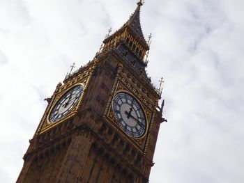 Low angle view of big ben against cloudy sky