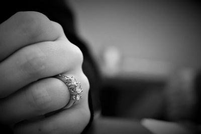 Cropped hand of woman wearing diamond ring