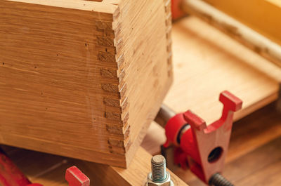 Wooden box, corner connection of boards in carpentry production