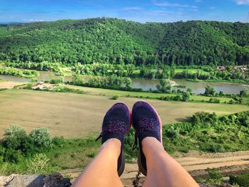 Fete view over landscape of green mountains and river