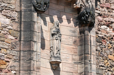 Photo of statues on the building of edinburgh castle in scotland, england