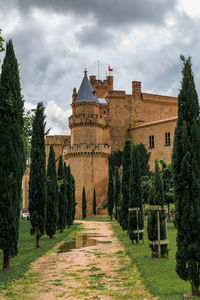 View of old ruins against sky