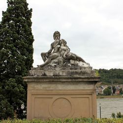 Statue against sky