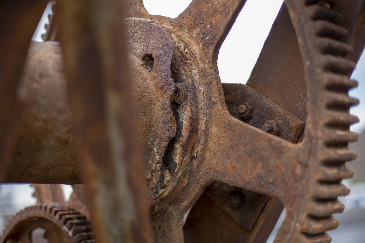 gear, iron, close-up, metal, machinery, wheel, machine part, wood, sculpture, no people, industry, rusty, equipment, old