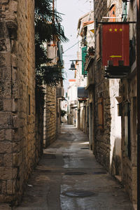 Narrow alley amidst buildings in city