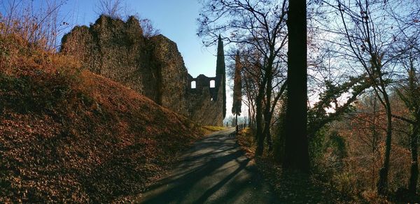 Narrow pathway along buildings