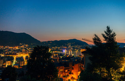 Panoramic view of como cityscape at night