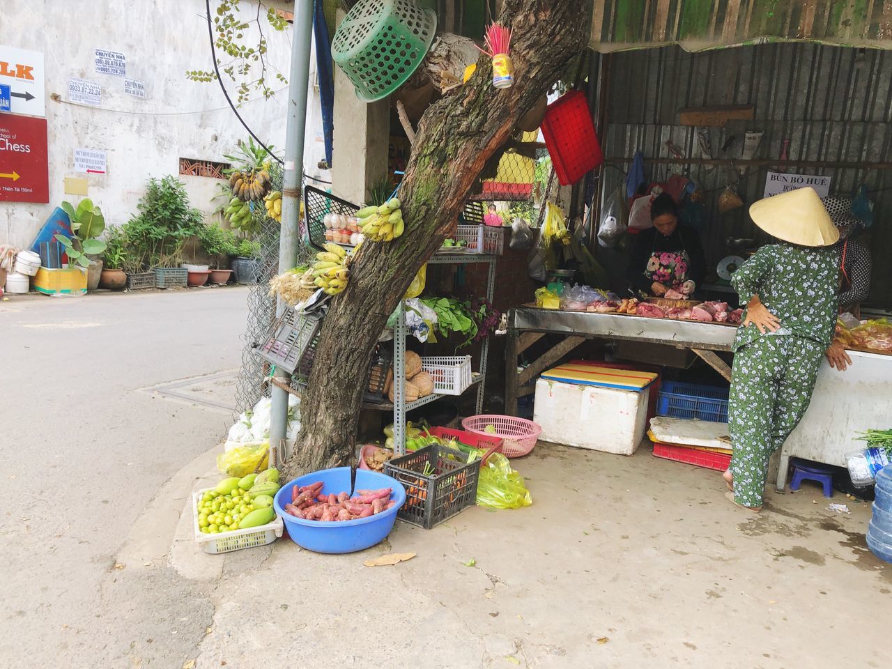 small business, retail, for sale, variation, market, choice, market stall, food, food and drink, vegetable, large group of objects, real people, freshness, day, healthy eating, outdoors, fruit, business, multi colored