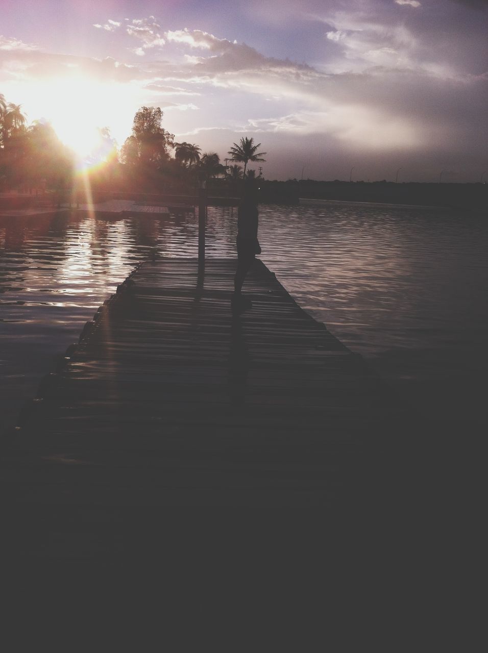 sun, sunset, sunbeam, sky, water, sunlight, tranquil scene, tranquility, lens flare, reflection, silhouette, tree, beauty in nature, scenics, lake, nature, cloud - sky, idyllic, cloud, river