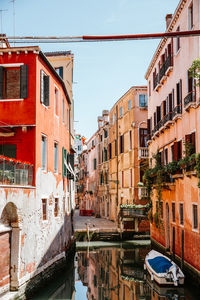 Canal passing through buildings in city