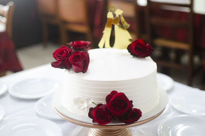 Close-up of roses in pot on table