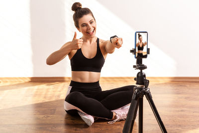 Portrait of young woman exercising in gym