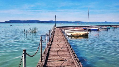 Boats in sea with mountain in background