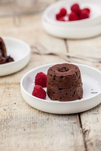 Close-up of chocolate cake in plate on table