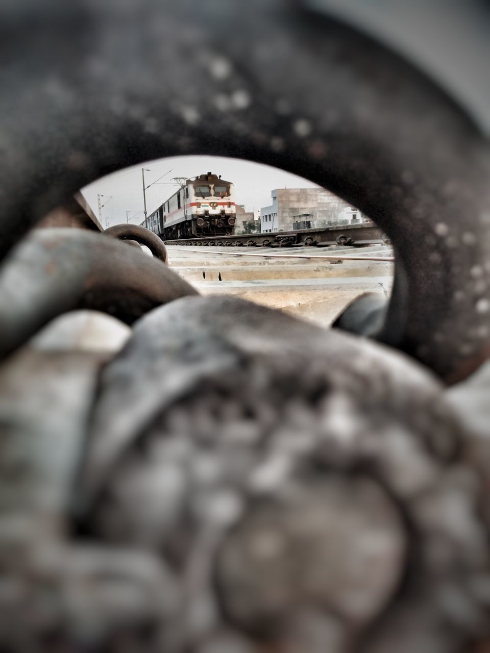 CLOSE-UP OF TIRE ON CAR