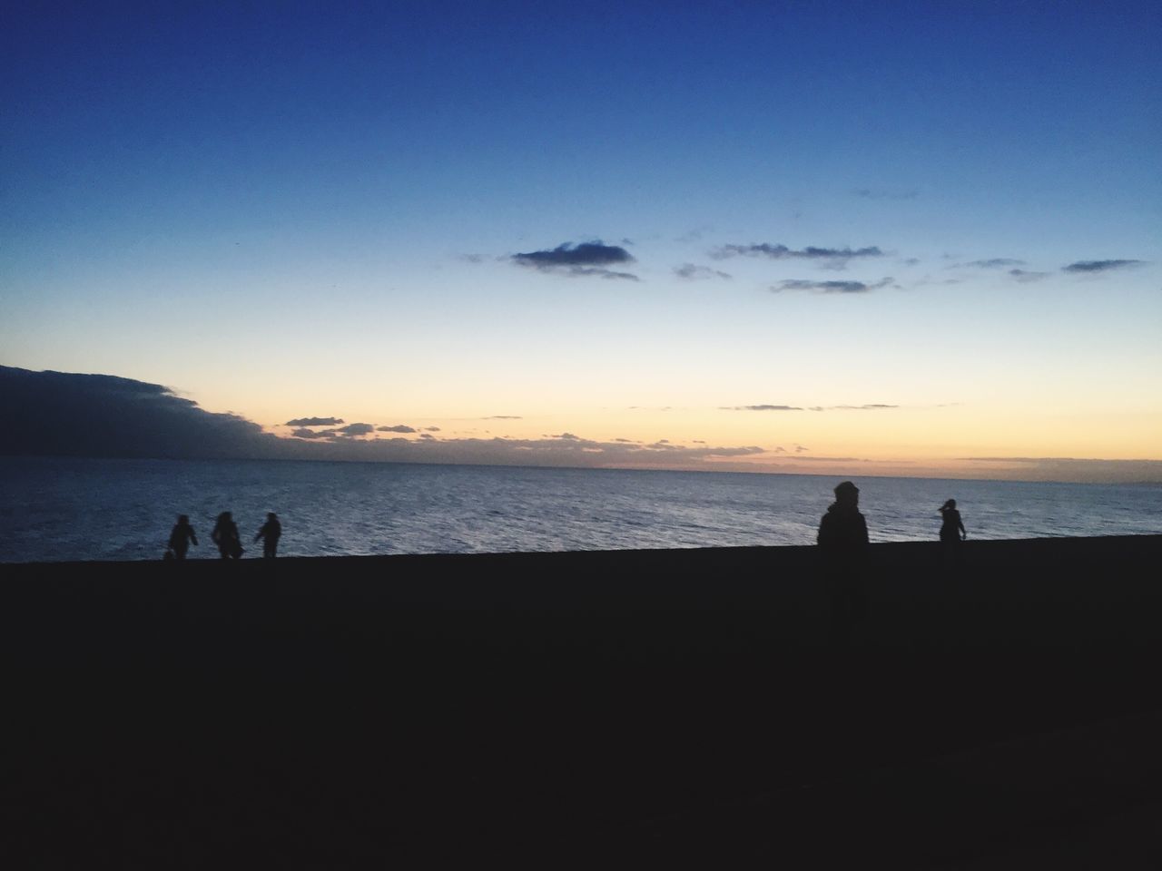 water, silhouette, sea, sky, real people, sunset, scenics, nature, leisure activity, tranquility, horizon over water, tranquil scene, beauty in nature, lifestyles, beach, outdoors, cloud - sky, men, togetherness, day, people