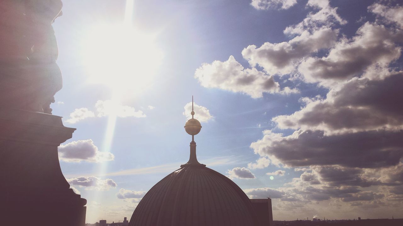 architecture, sun, building exterior, built structure, sunbeam, sky, low angle view, cloud - sky, place of worship, religion, spirituality, sunlight, lens flare, cloud, church, famous place, travel destinations, sunny, day