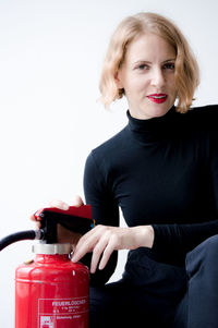 Portrait of young woman sitting on floor