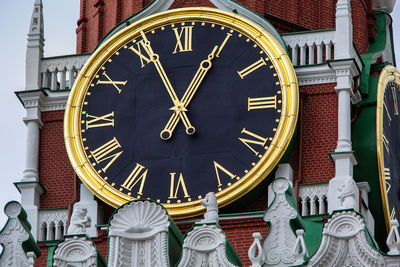 The clock on the spasskaya tower