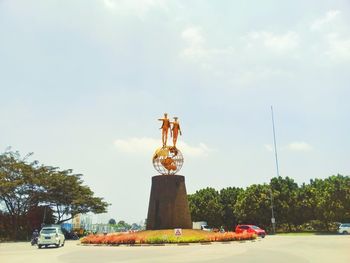 Statue against sky