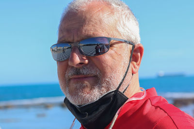 Portrait of man wearing sunglasses against sea