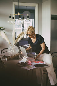 Midsection of woman sitting on table