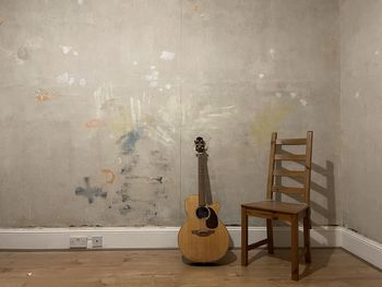 Empty chairs and table against wall at home