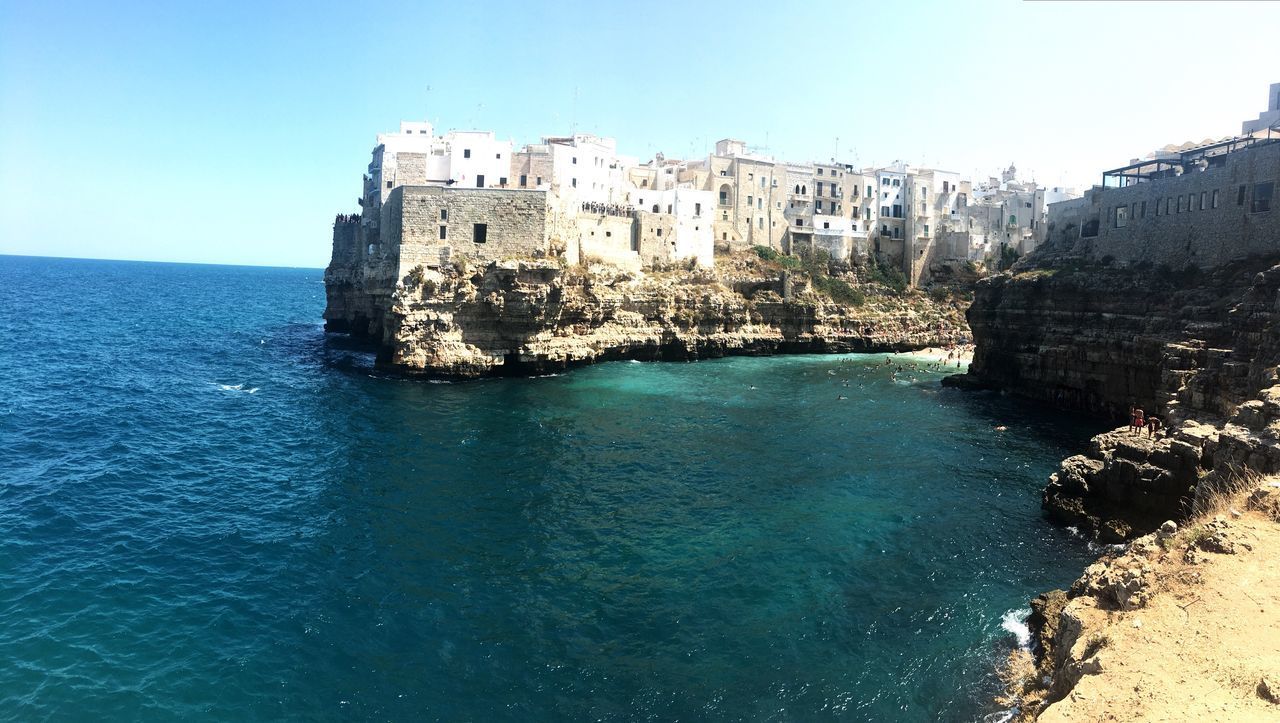 VIEW OF BUILDINGS IN SEA