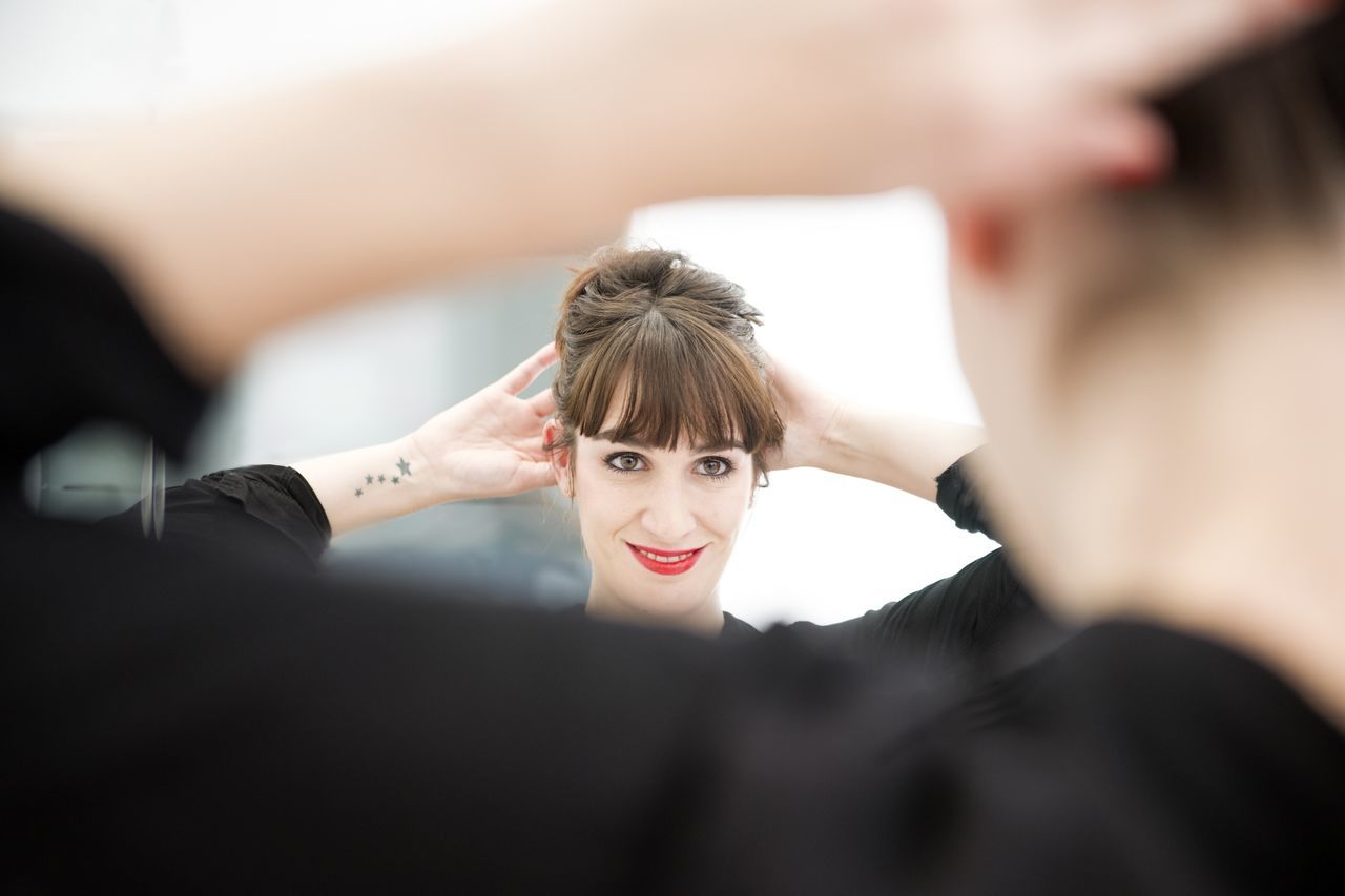 lifestyles, leisure activity, indoors, holding, young adult, person, focus on foreground, young women, casual clothing, selective focus, headshot, sitting, photographing, photography themes, front view