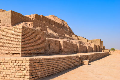 This is  chogha zanbil ziggurat which is an ancient complex in iran