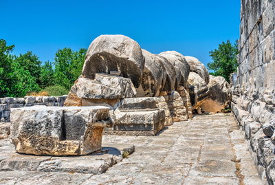 View of old ruins against sky