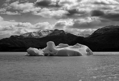 Scenic view of glaciers against cloudy sky, patagonia argentina