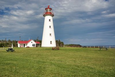 Point prim lighthouse