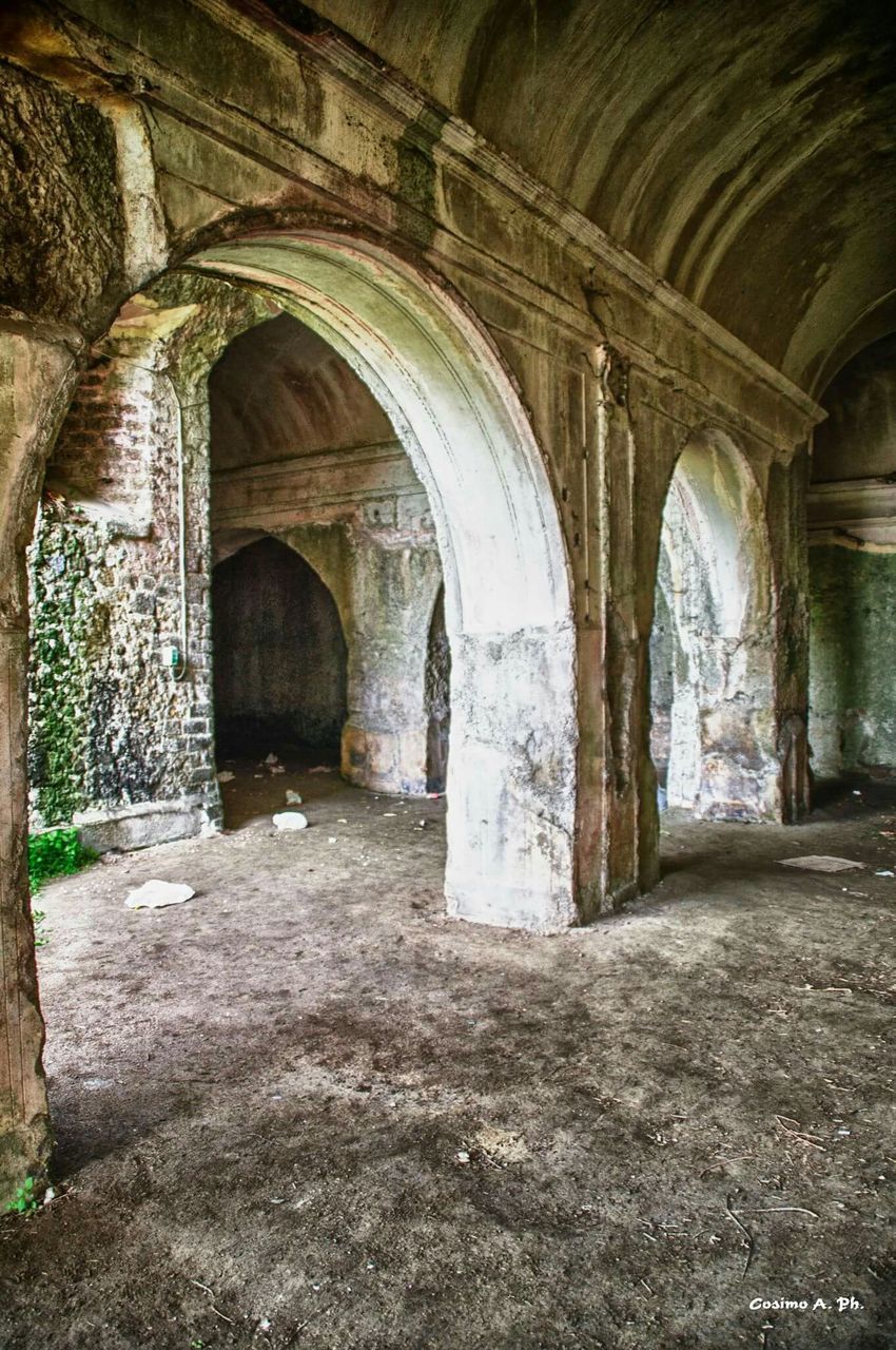 indoors, arch, architecture, built structure, abandoned, old, interior, damaged, old ruin, deterioration, archway, history, obsolete, run-down, architectural column, ruined, window, day, the past, arched