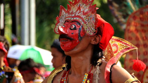 Participants parade in puppet costumes while in action, reog ponorogo player