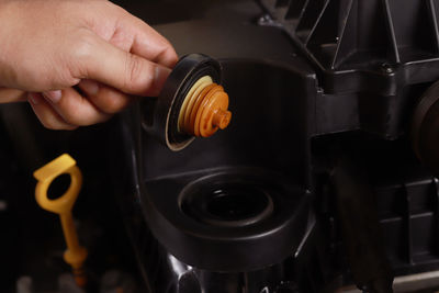Check the engine oil before traveling.