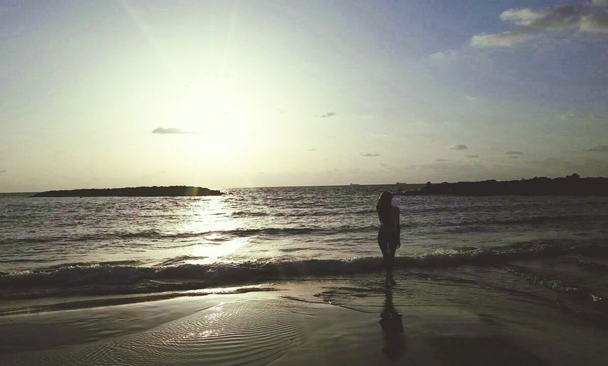 sea, water, horizon over water, beach, nature, sky, real people, outdoors, full length, one person, beauty in nature, sun, scenics, people, day