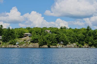 Houses on the lake with the most scenic view of ontarios lakes in parry sound. 
