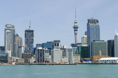 Skyline of auckland, a large city in the north island of new zealand