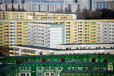 Tilt-shift image of buildings in city