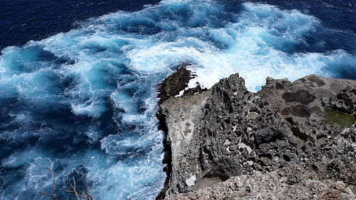 Waves breaking on rocks