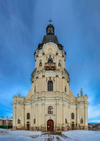 18th century baroque trinity church in mykulyntsi village, ternopil region of ukraine,  winter day