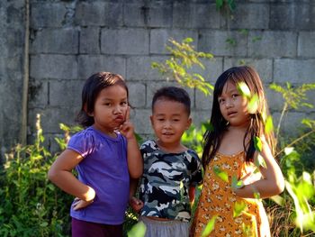 Children's photography . friendship build.