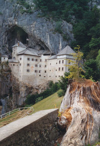 Höhlenburg predjamski grad