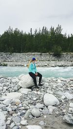 Full length of woman standing on rocks