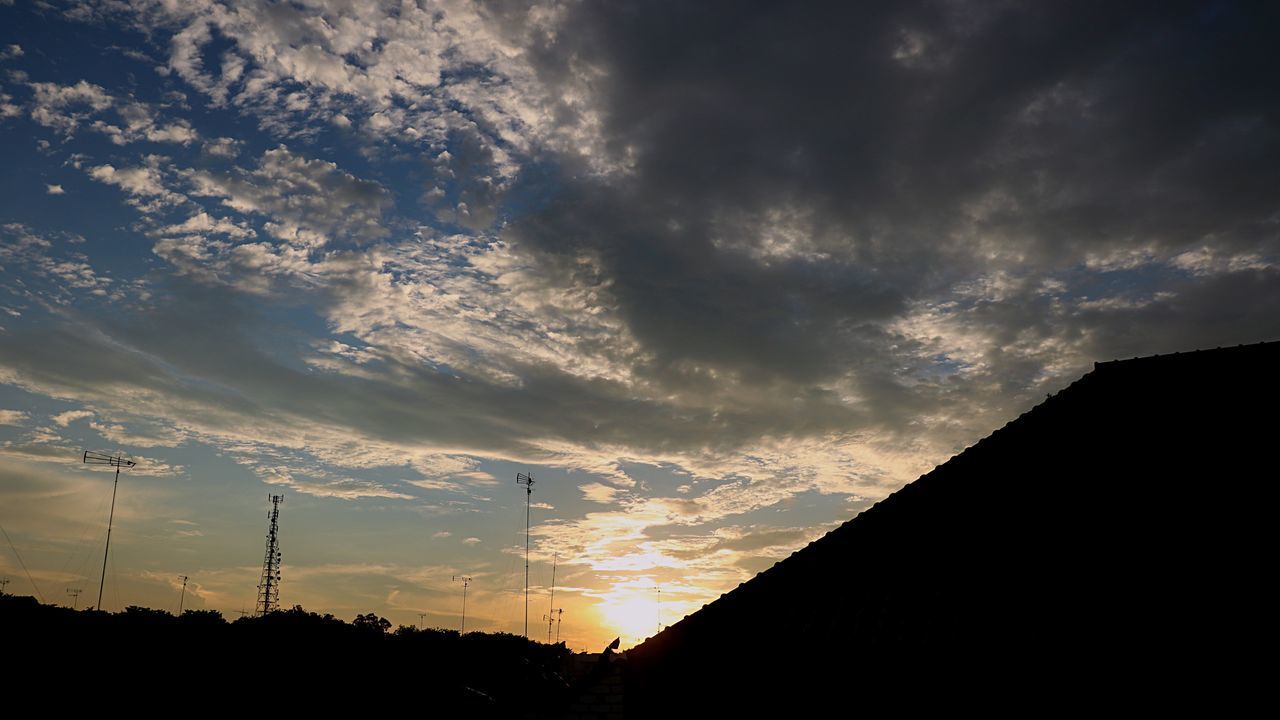 LOW ANGLE VIEW OF SILHOUETTE BUILDINGS AGAINST SUNSET SKY