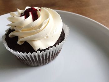 Close-up of fresh cupcake in plate