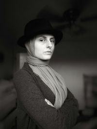 Side view of young woman standing against wall