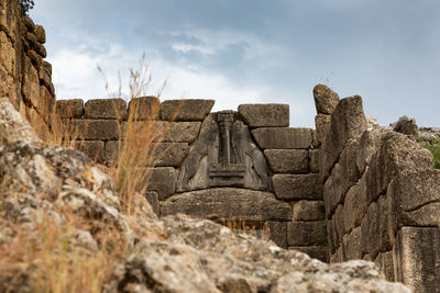 The lion gate at the ancient ruins of mycenae