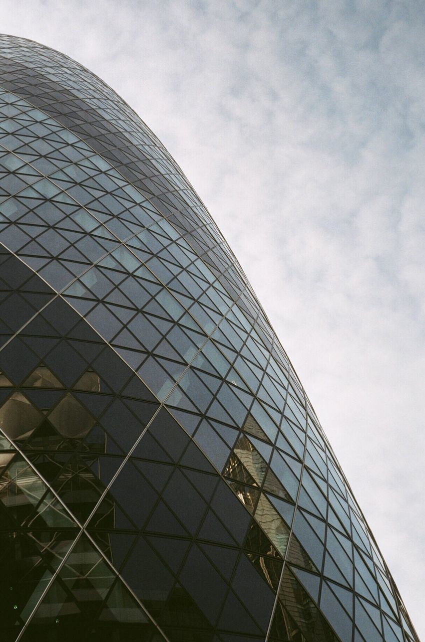 architecture, built structure, building exterior, low angle view, modern, sky, office building, city, cloud - sky, glass - material, day, skyscraper, tall - high, building, tower, pattern, outdoors, architectural feature, no people, cloudy